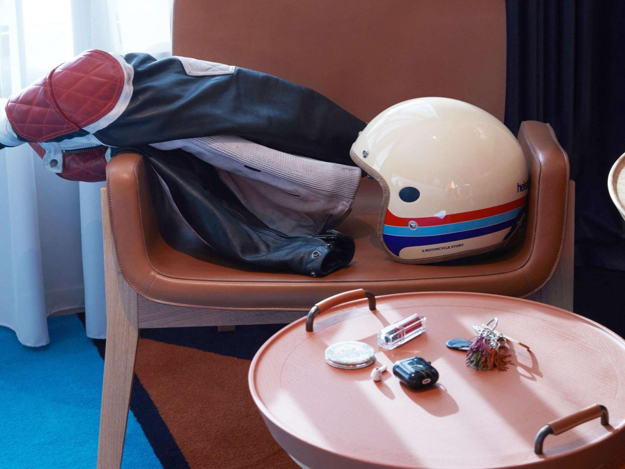 So/ Paris Hotel 外观 照片 A jet helmet