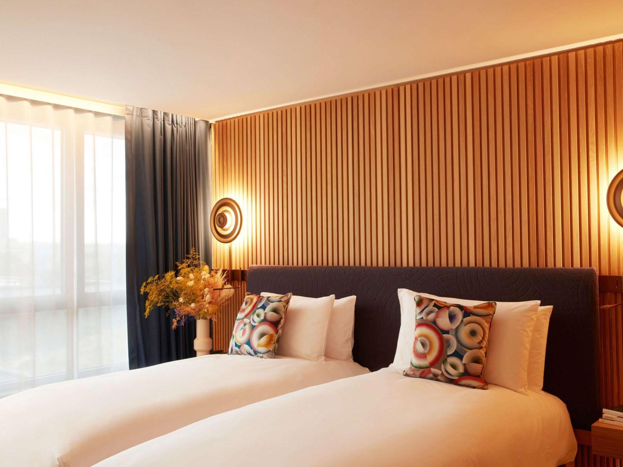 So/ Paris Hotel 外观 照片 A room at the hotel