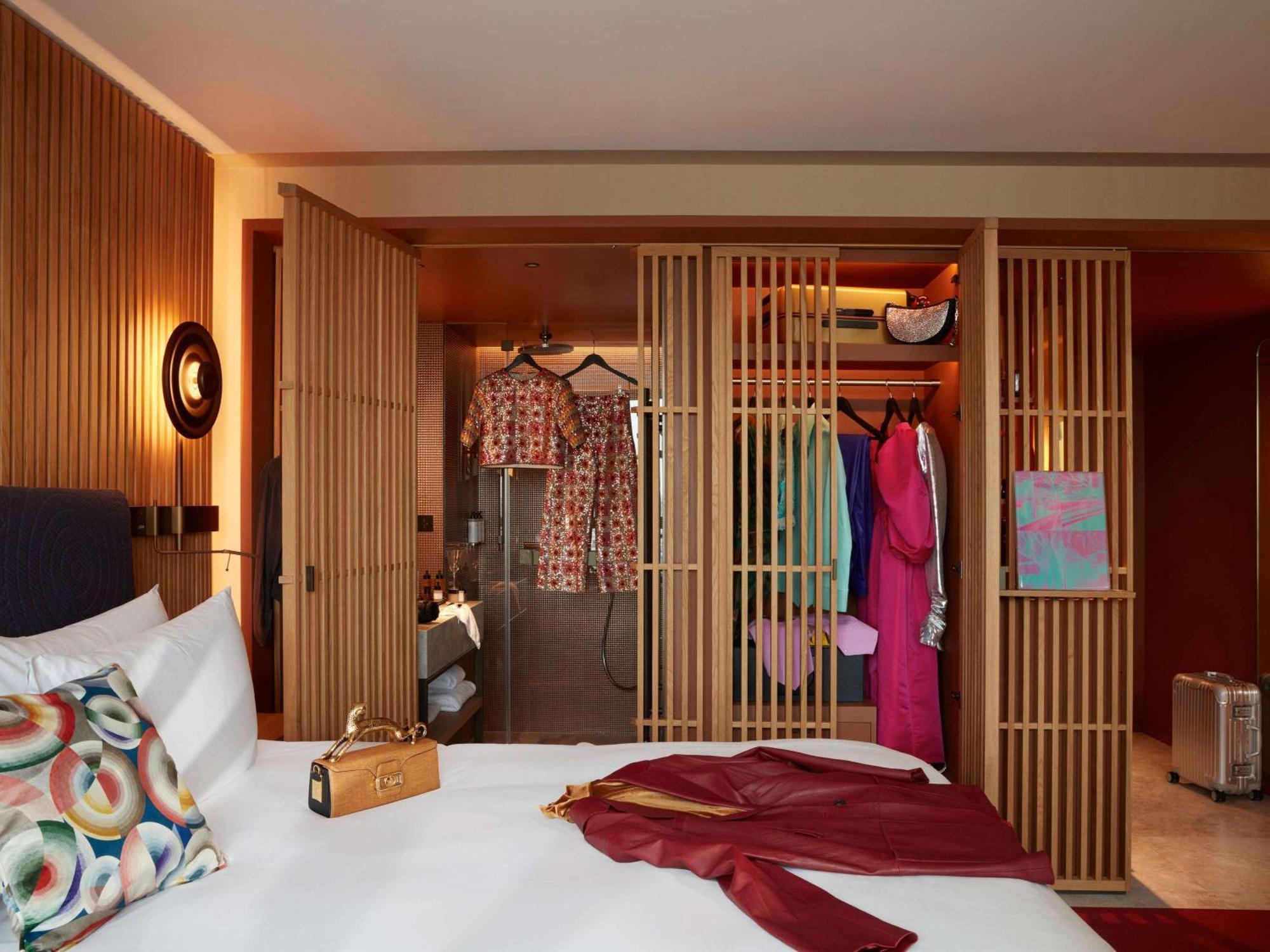 So/ Paris Hotel 外观 照片 A room at the hotel