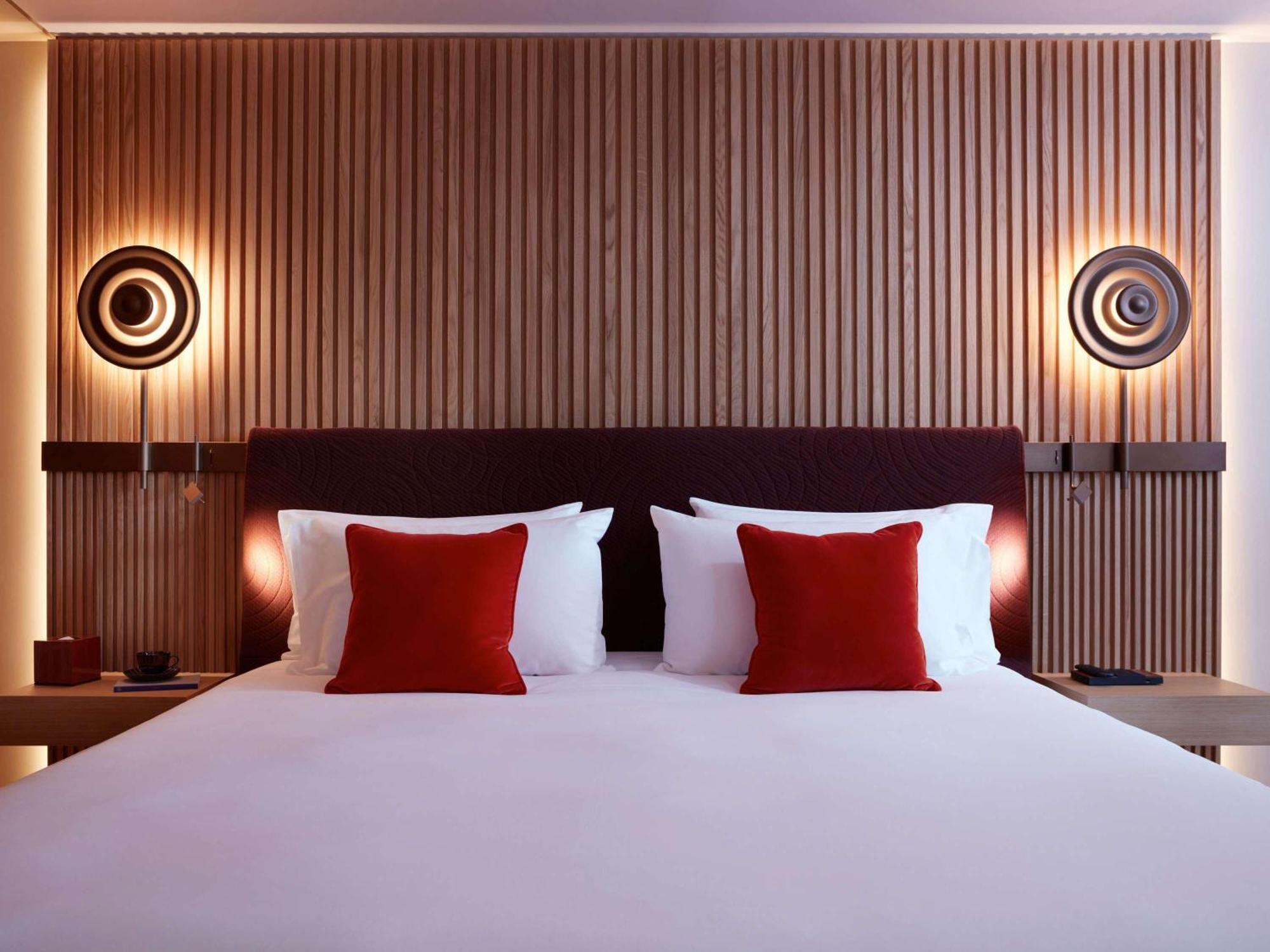 So/ Paris Hotel 外观 照片 A bedroom at the hotel