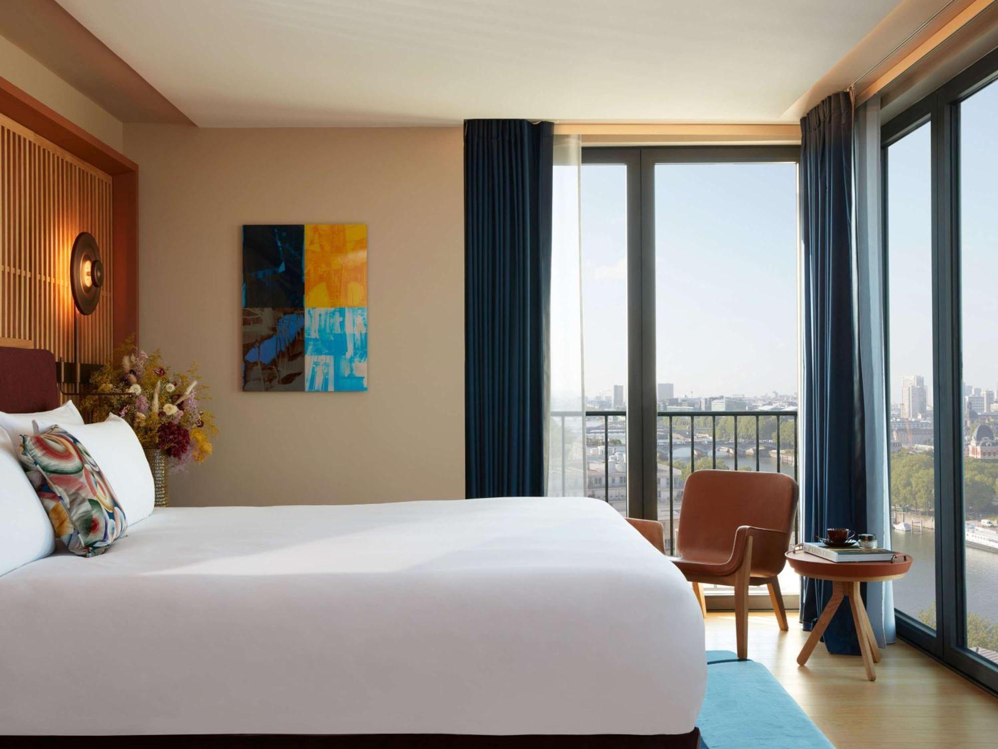 So/ Paris Hotel 外观 照片 A bedroom at the hotel