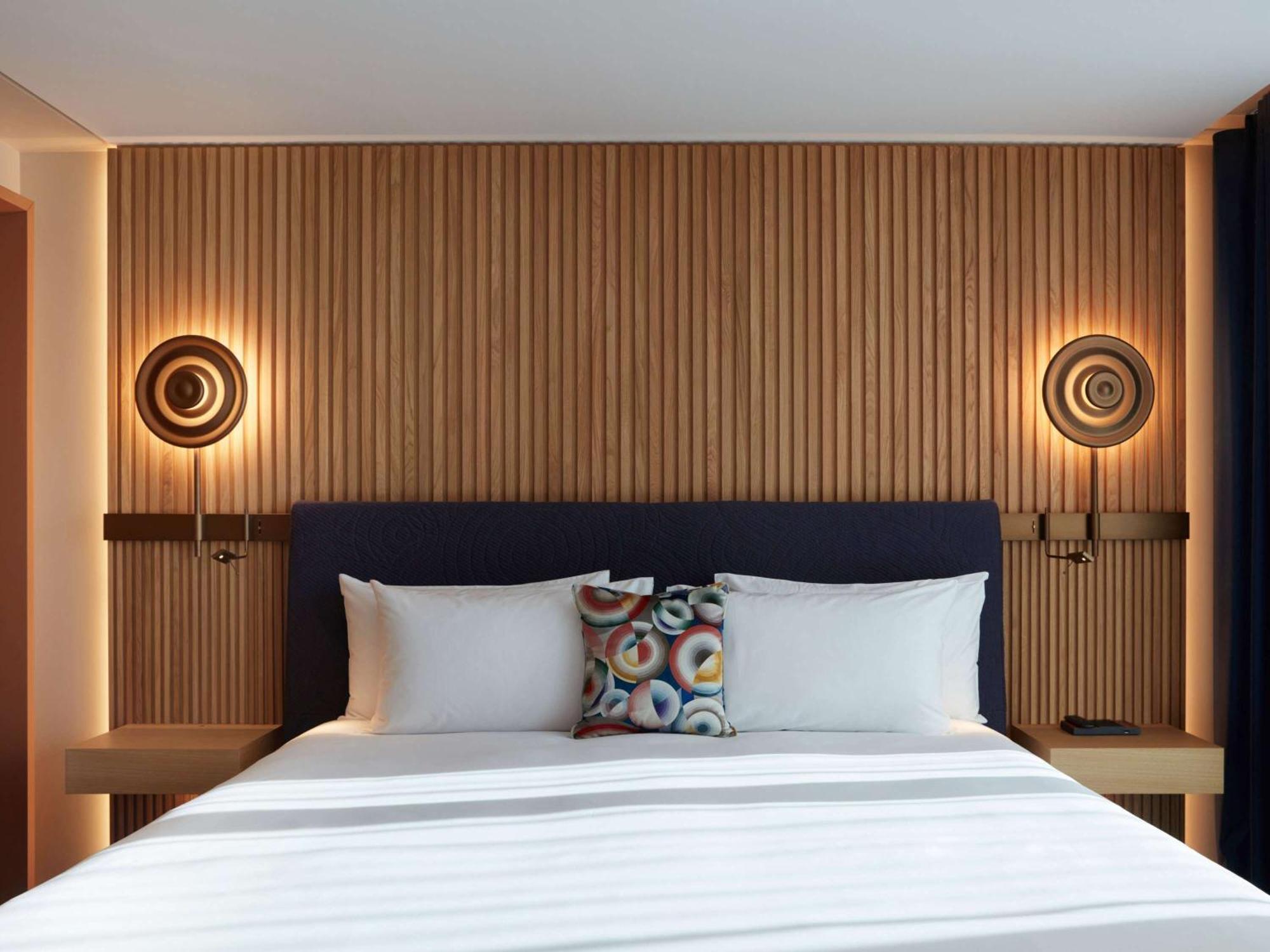 So/ Paris Hotel 外观 照片 A bedroom at the hotel